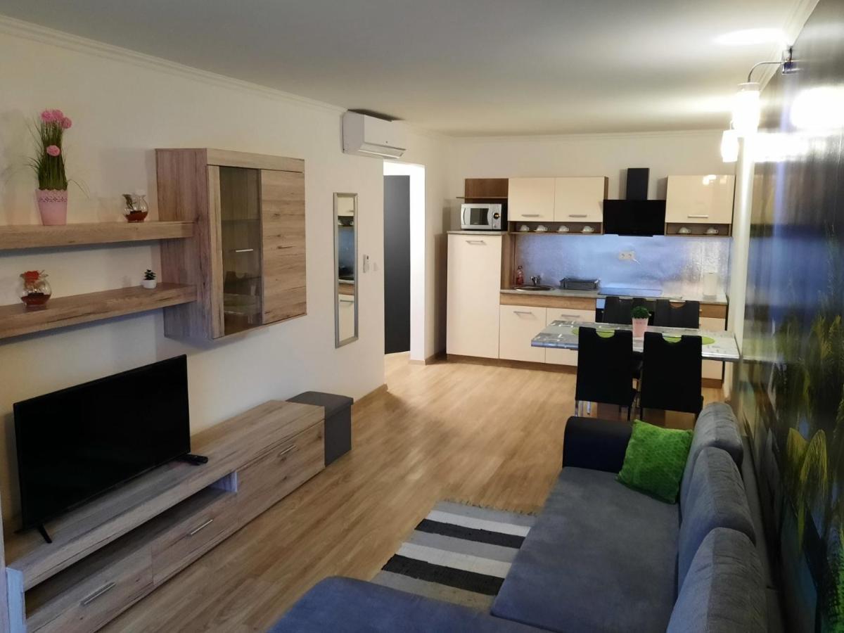 Vandus Apartman Siofok Luaran gambar